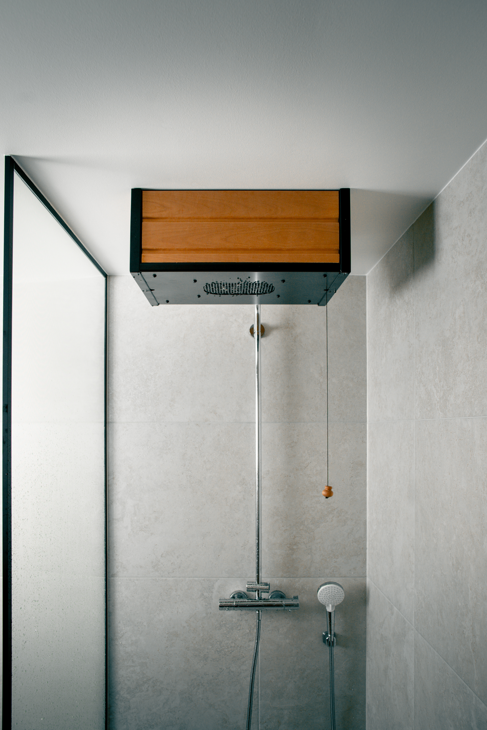 Waterfall shower - Image 3
